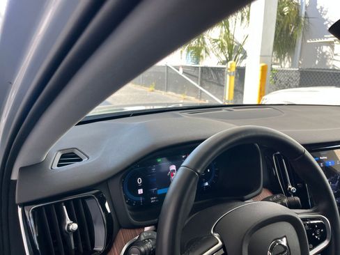 Used 2025 Volvo V60 B5 Cross Country Plus image 34