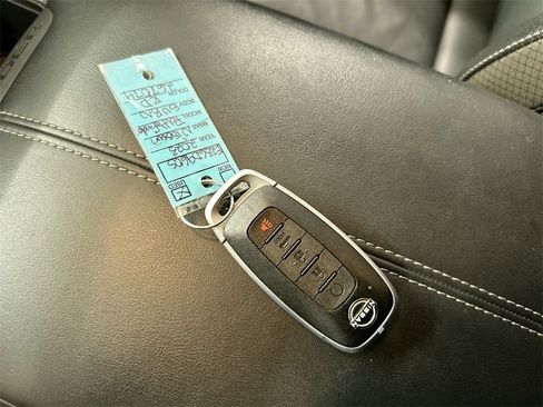 Used 2023 Nissan Pathfinder SL image 18