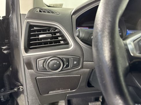 Used 2023 Ford Edge SEL image 13