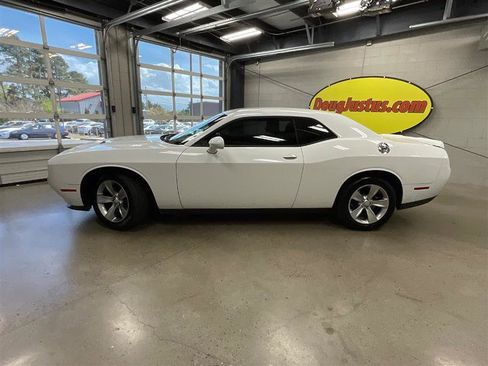 Used 2020 Dodge Challenger SXT image 2