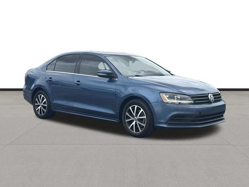 Used 2017 Volkswagen Jetta SE FWD image 3