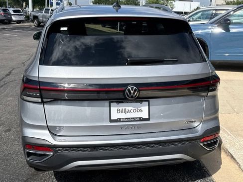 Used 2026 Volkswagen Taos SE w/ Panoramic Sunroof Package AWD/4WD image 5