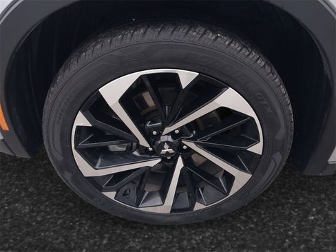 Used 2024 Mitsubishi Outlander SE image 12