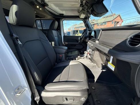 New 2026 Jeep Gladiator Sport AWD/4WD image 40
