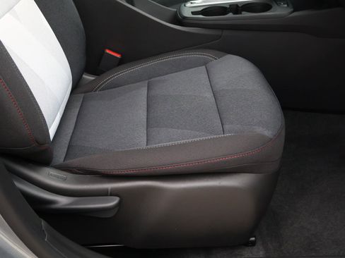 Used 2025 Chevrolet Trax RS w/ Driver Confidence Package image 17