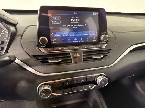 Used 2021 Nissan Altima 2.5 SR FWD image 16