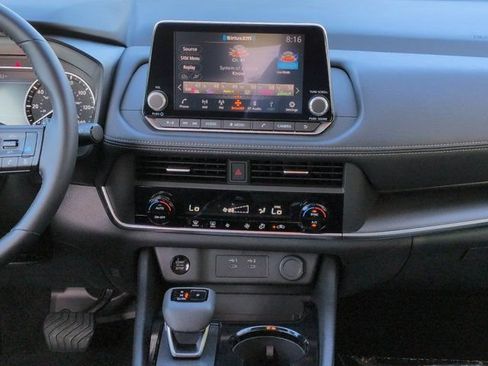 Used 2025 Nissan Rogue SV FWD image 17