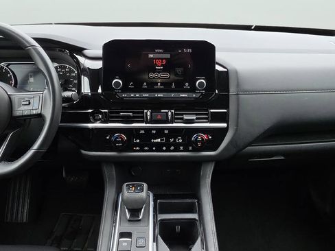 Used 2025 Nissan Pathfinder SV FWD image 12