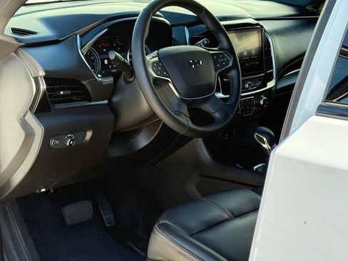 Used 2023 Chevrolet Traverse RS image 7