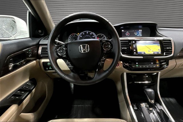 Used 2017 Honda Accord Touring image 8