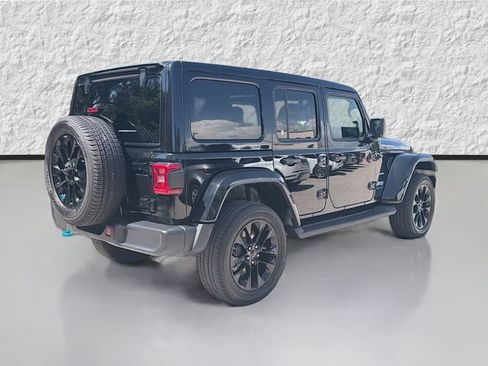 Used 2023 Jeep Wrangler Unlimited Sahara AWD/4WD image 3