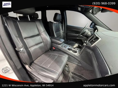 Used 2018 Jeep Grand Cherokee Overland AWD/4WD image 36