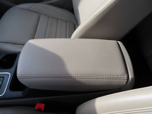 Used 2019 Ford Escape SEL image 30