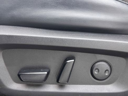 Used 2023 Mitsubishi Outlander SE image 30