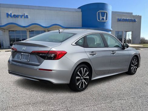 Used 2023 Honda Civic EX image 4