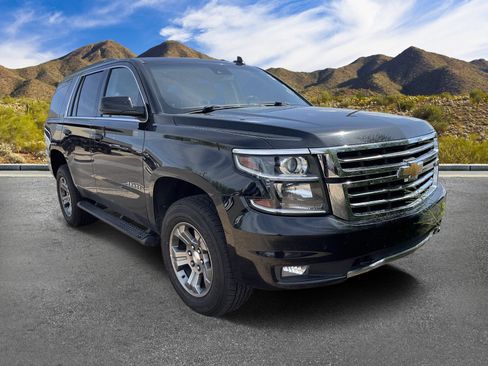 Used 2018 Chevrolet Tahoe LT w/ Luxury Package AWD/4WD image 3