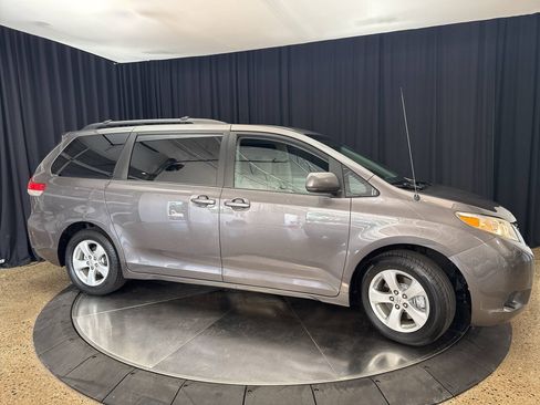 Used 2011 Toyota Sienna LE FWD image 7