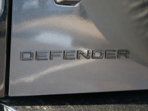 Used 2025 Land Rover Defender 110 V8 image 12