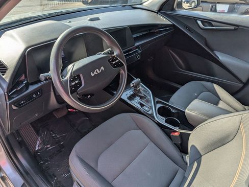Used 2023 Kia Niro LX image 11