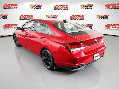 Certified 2022 Hyundai Elantra SEL w/ Cargo Package FWD image 2