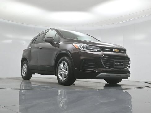 Used 2020 Chevrolet Trax LT w/ LT Convenience Package FWD image 42