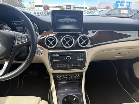 Used 2016 Mercedes-Benz GLA 250 image 31