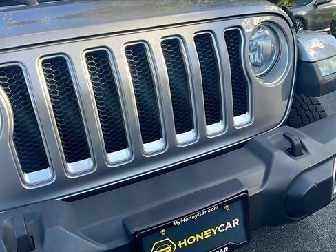 Used 2018 Jeep Wrangler Unlimited Sahara w/ Dual Top Group image 28