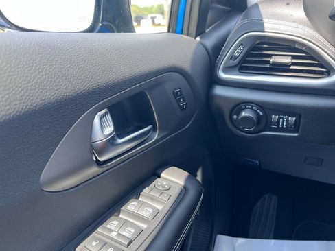 New 2027 Chrysler Pacifica Select w/ Family Tech Group FWD image 22