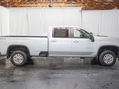Used 2022 Chevrolet Silverado 2500 LT w/ Convenience Package AWD/4WD image 5