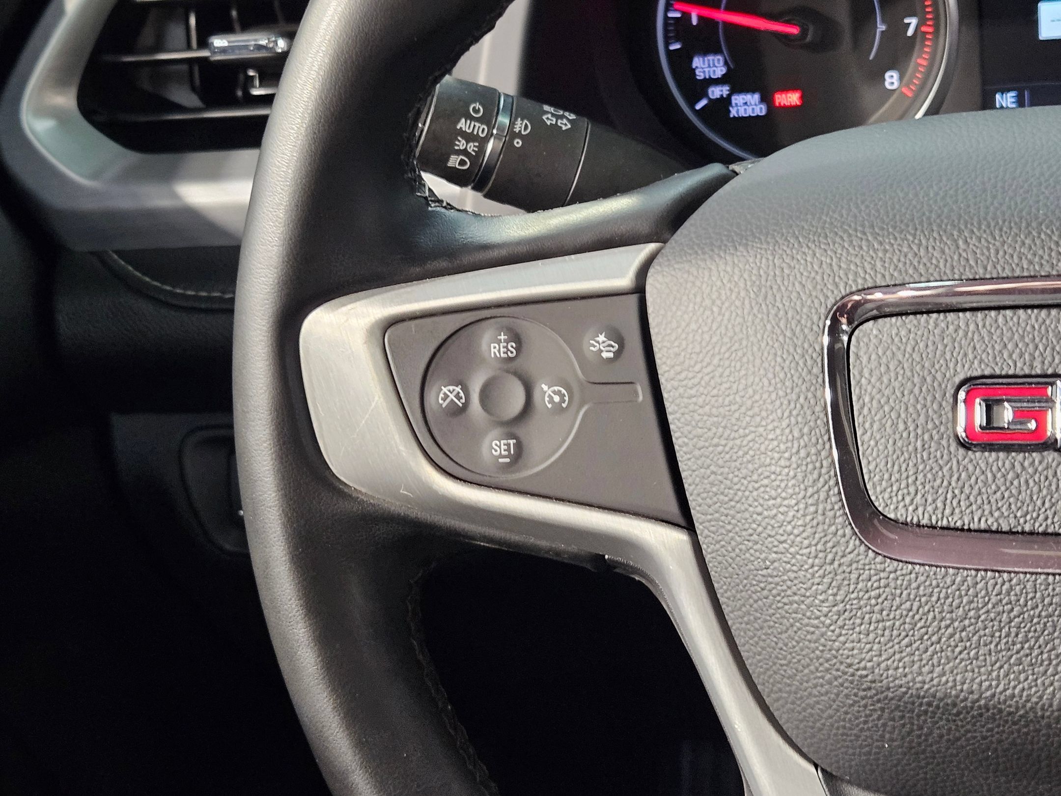 Used 2023 GMC Acadia SLT AWD/4WD image 28
