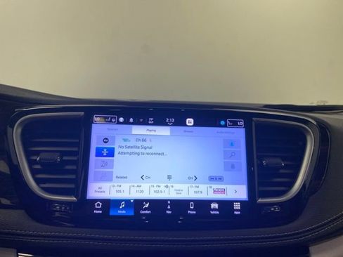 Used 2023 Chrysler Pacifica Limited FWD image 12