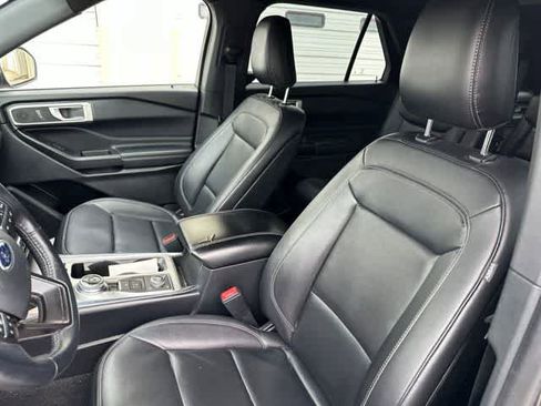 Used 2020 Ford Explorer XLT w/ Equipment Group 202A AWD/4WD image 3