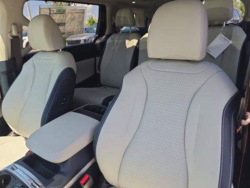 New 2026 Kia Carnival SX Prestige FWD image 23