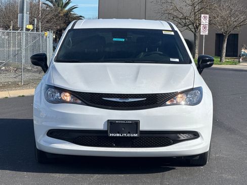 New 2026 Chrysler Voyager LX image 8