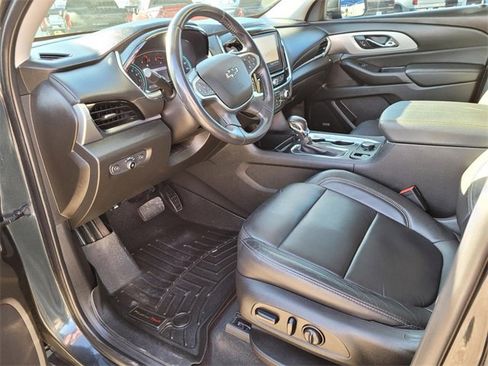Used 2021 Chevrolet Traverse RS image 2