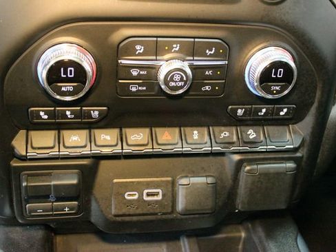 Used 2022 GMC Sierra 1500 AT4 w/ AT4 Premium Package AWD/4WD image 28