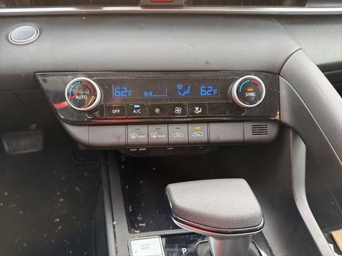 Certified 2022 Hyundai Elantra SEL image 24