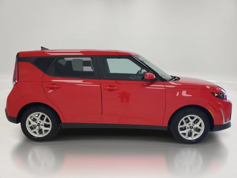 Certified 2025 Kia Soul LX w/ LX Technology Package FWD image 4