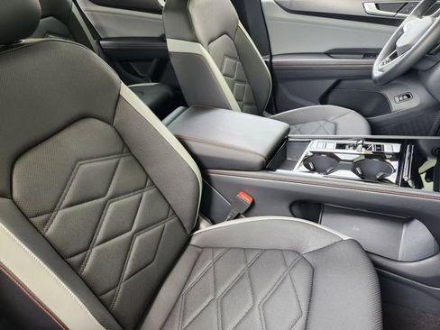 Used 2024 Volkswagen Atlas Peak Edition SE AWD/4WD image 12