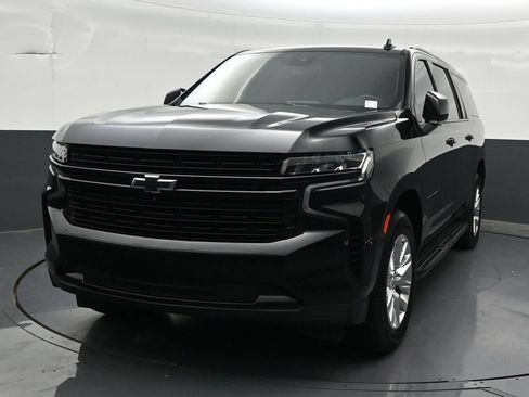 Used 2024 Chevrolet Suburban RST w/ Luxury Package RWD image 9