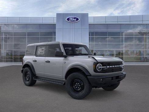 New 2026 Ford Bronco Outer Banks w/ Black Appearance Package image 10