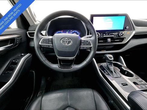 Used 2024 Toyota Highlander Platinum FWD image 6