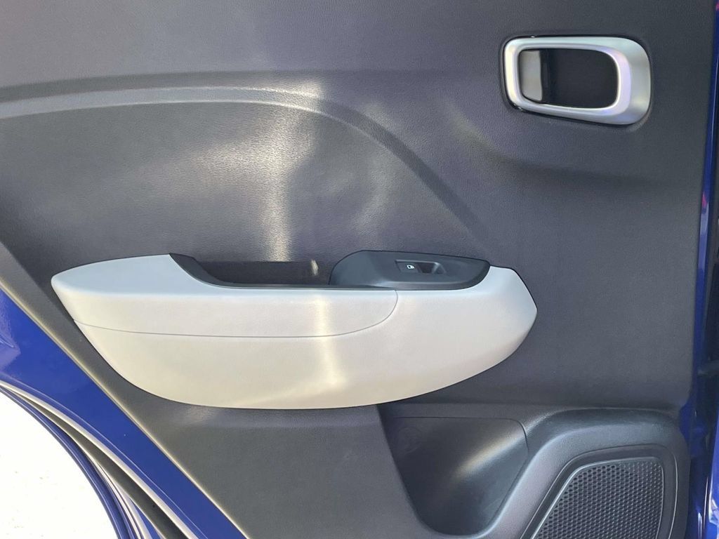 Certified 2023 Hyundai Venue SEL FWD image 9