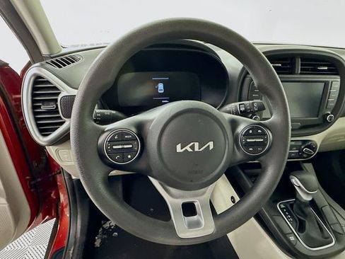 Used 2023 Kia Soul LX image 16