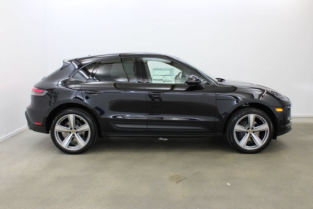 Certified 2025 Porsche Macan AWD/4WD image 7