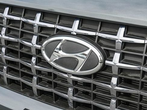 Certified 2025 Hyundai Venue SEL image 14