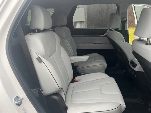 Used 2023 Hyundai Palisade SEL w/ Premium Package image 32