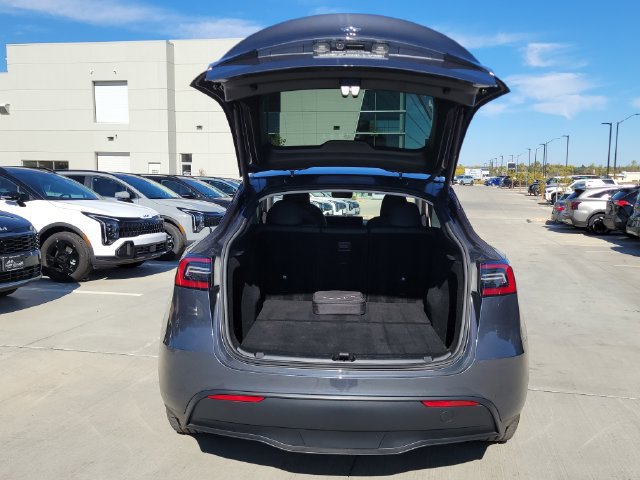 Used 2023 Tesla Model Y Long Range AWD/4WD image 18