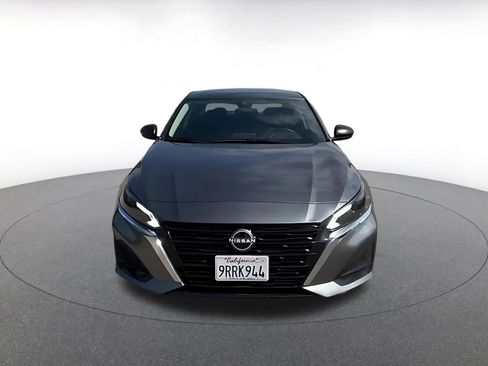 Used 2025 Nissan Altima 2.5 SV FWD image 4