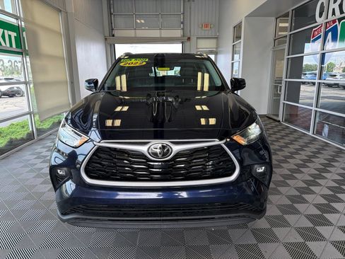 Used 2022 Toyota Highlander XLE AWD/4WD image 6